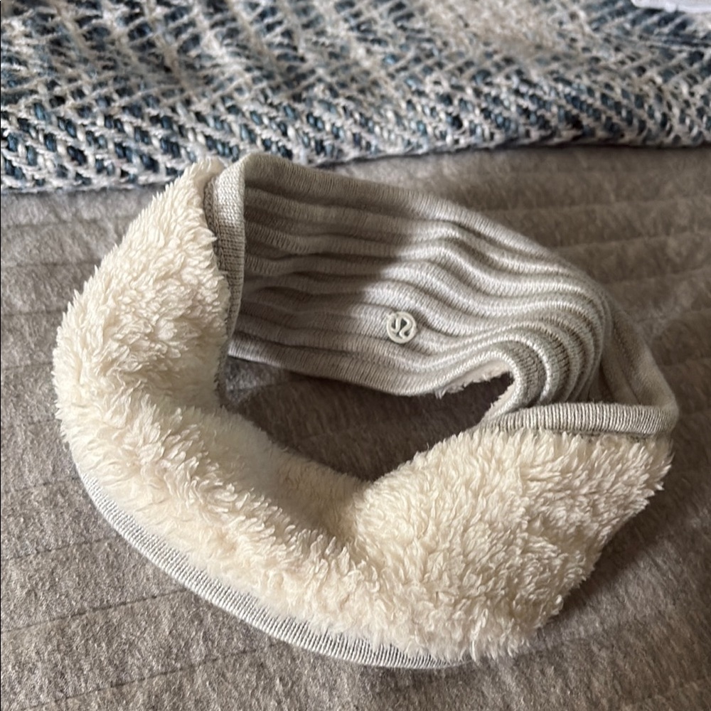 Lululemon Ribbed Headband - Picture 3 of 3